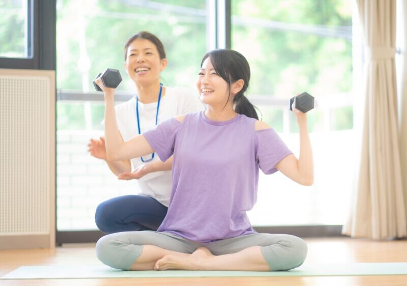 トレーニングをしている女性の画像